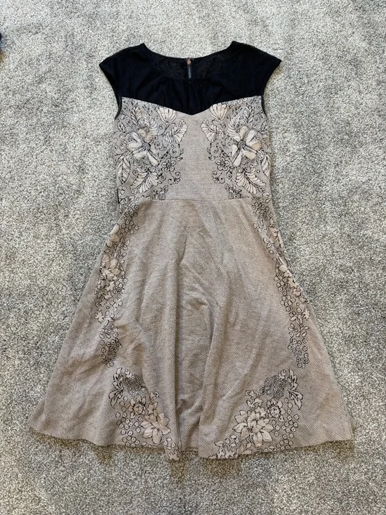 Betsey Johnson Black & Beige Floral Lace Midi Dress - Picture 2 of 7